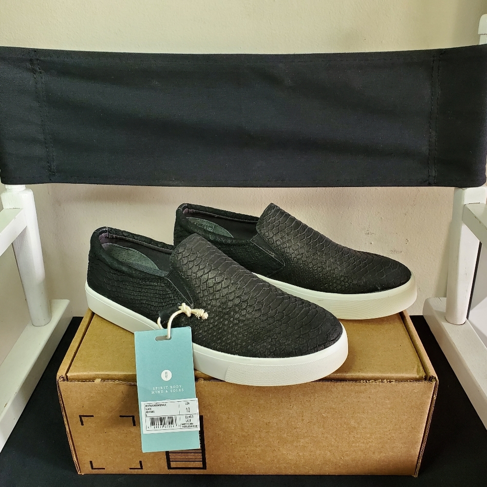 REVITALIGN Womens Boardwalk Slip On Suede Sneaker